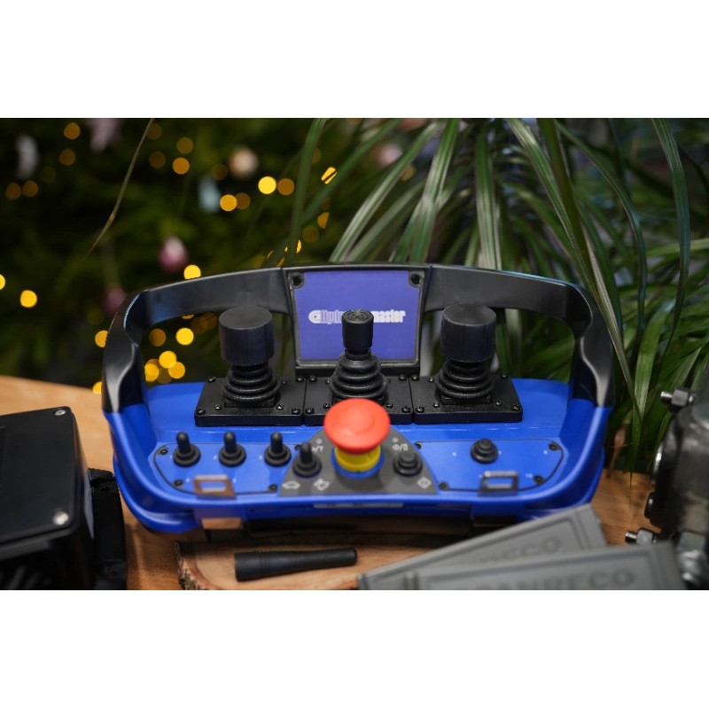 Walvoil DPX100-Ventil mit 9 Funktionen und Scanreco RC400 G2B mit 3 Joysticks