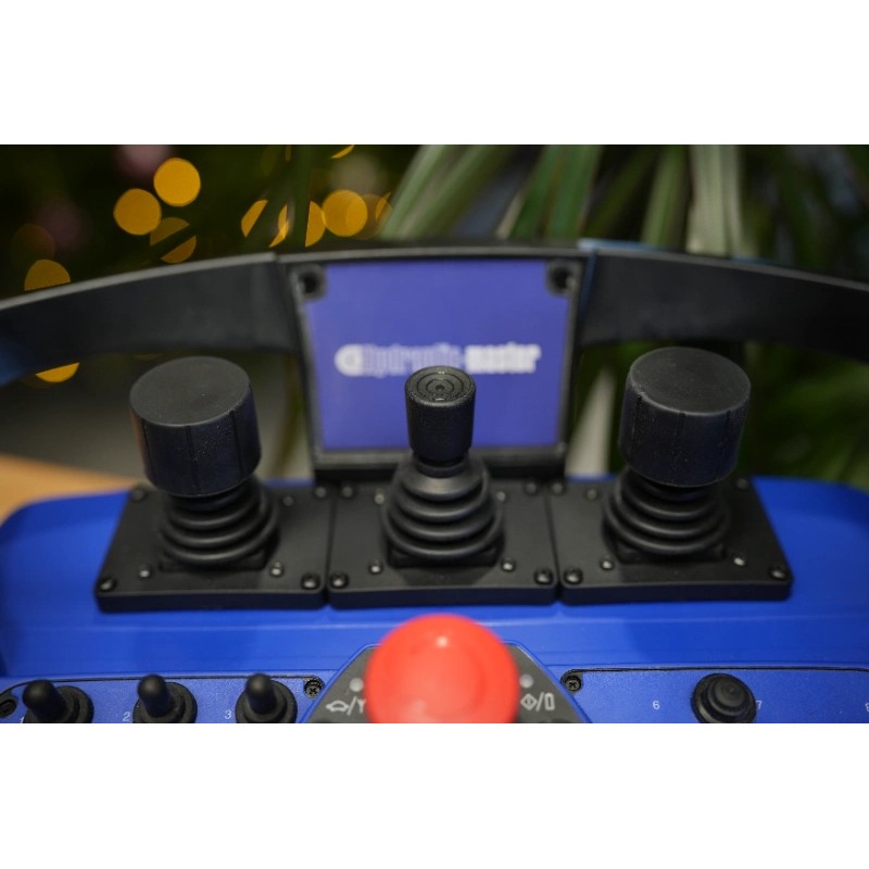 Walvoil DPX100-Ventil mit 9 Funktionen und Scanreco RC400 G2B mit 3 Joysticks