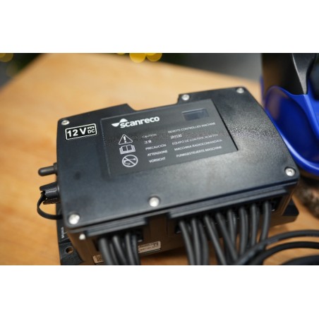 Walvoil DPX100-Ventil mit 9 Funktionen und Scanreco RC400 G2B mit 3 Joysticks