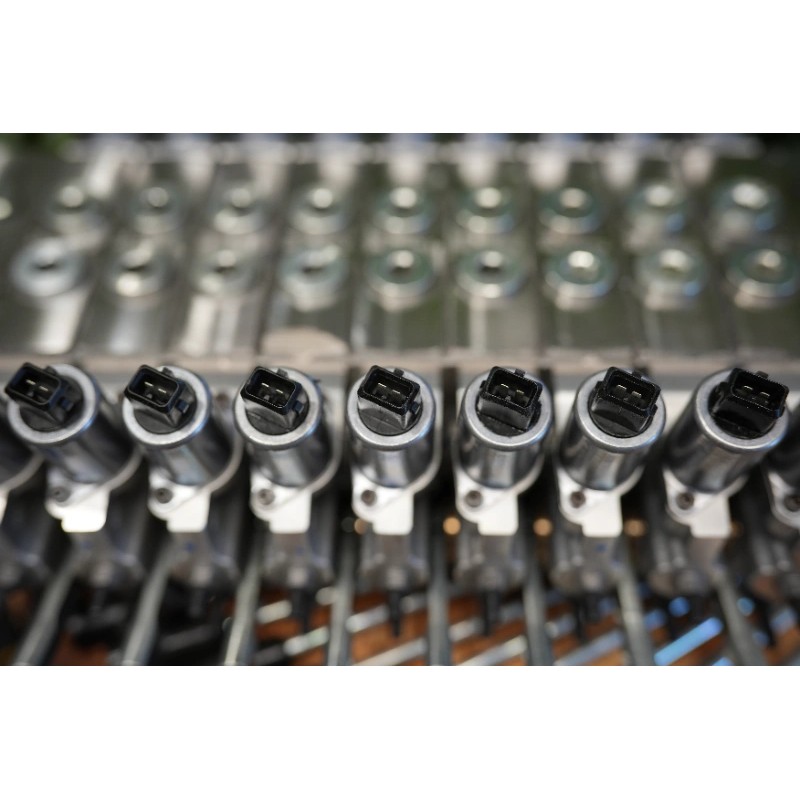 Walvoil DPX100-Ventil mit 9 Funktionen und Scanreco RC400 G2B mit 3 Joysticks