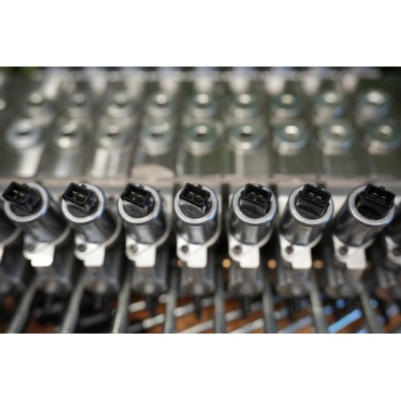 Walvoil DPX100-Ventil mit 9 Funktionen und Scanreco RC400 G2B mit 3 Joysticks