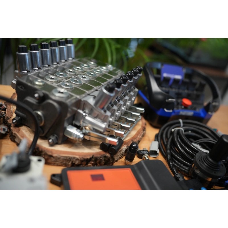 LKW-Kran-Bausatz DPX100 + Scanreco RC400 & Canbus-Joysticks von Otto