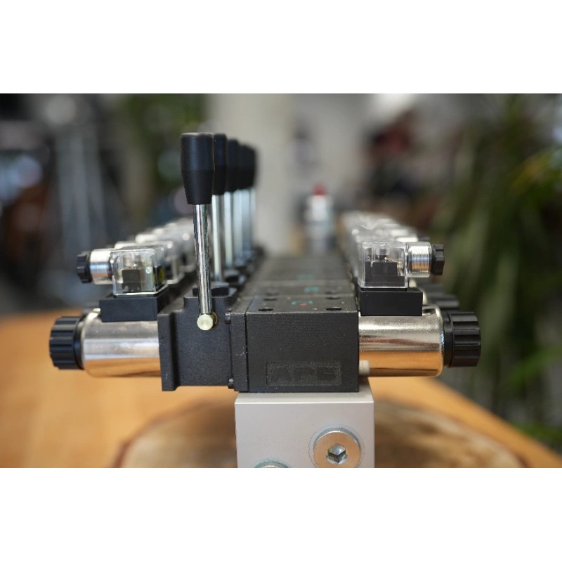 Proportional CETOP Ventil, 6 Funktionen, 21 GPM, mit Handhebel