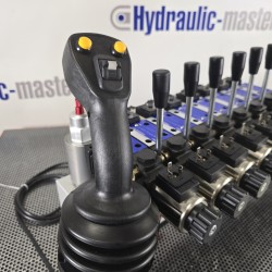 Proportionalventil Cetop 8 Funktionen 21 GPM 80 l/min mit Handhebel und 2x JP-Joystick