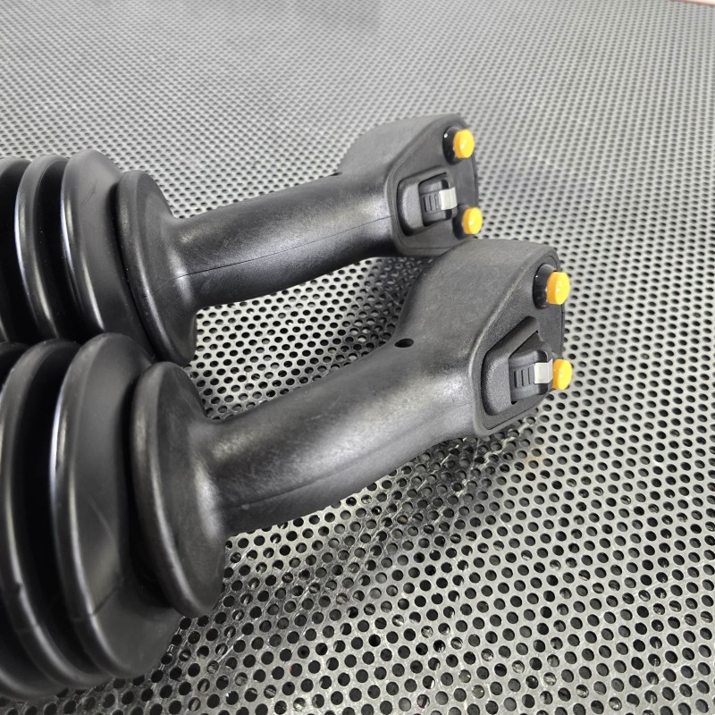 Cetop-Proportionalventil, 8 Funktionen, 21 GPM + Handhebel und 2 JP-Joysticks