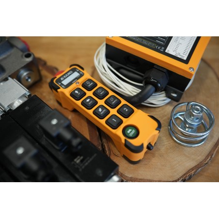 Hydraulikventil 4 -spool  Q95 120 L/Min 31 GPM 12V/24V + Juuko Wireless Control Panel