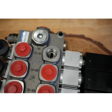 Galtech Q75 4 Sektionen Wegeventil 90 L/Min 24 GPM Elektrisch Solenoid 24V + Hebel