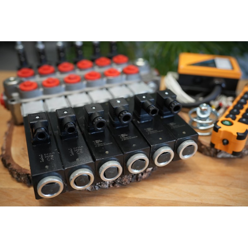 Hydraulikventil 6 -spool Q95 120 L/Min 12V/24V + Juuko Wireless Control Panel