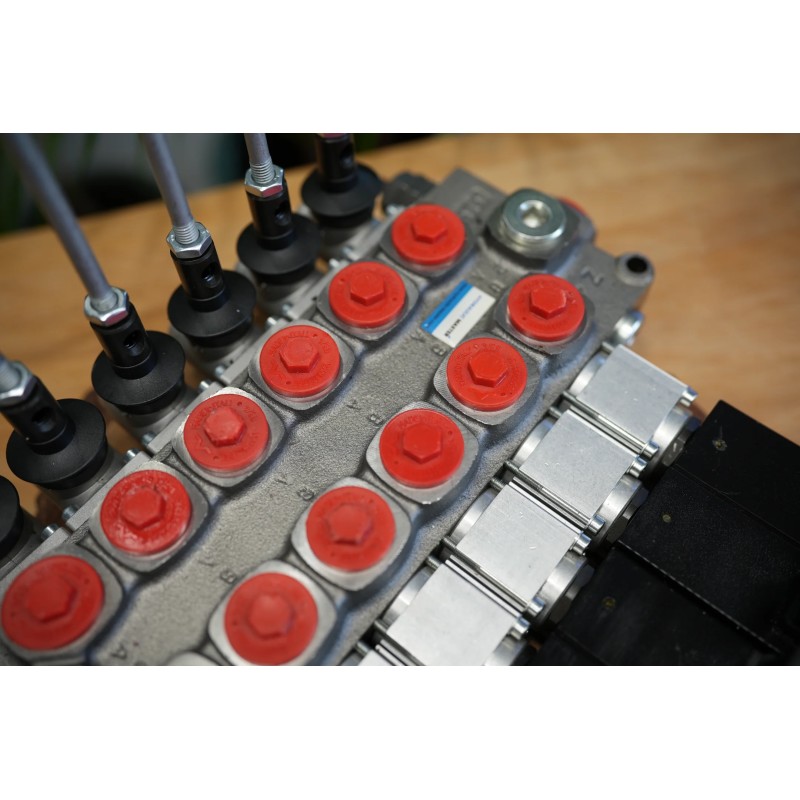 6 Sektionen Wegeventil Galtech Q95, 120 l/min, 31 GPM, elektromagnetisch, 24 V + Hebel