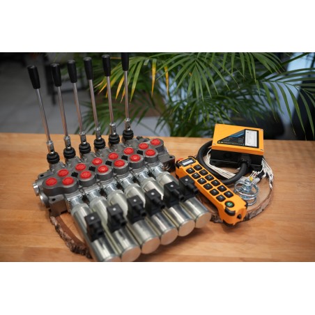 Hydraulikventil 6 Sektionen HM line, 60 l/min (16 gpm), 12 V, doppeltwirkend für Zylinderschieber + Funkfernbedienung (Ein/Aus)