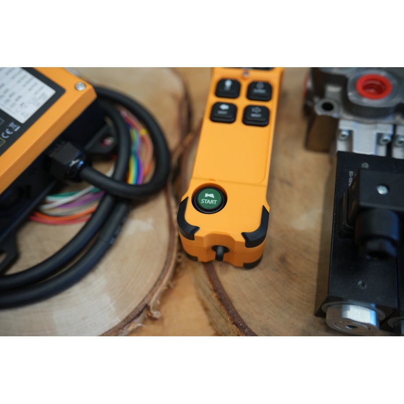 Hydraulikventil Q25 2 -spool 40 l/min 24 V + JUUKO Wireless Control Panel
