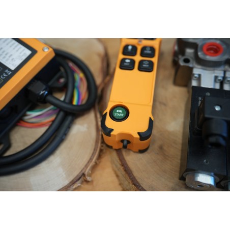 Hydraulikventil Q25 2 -spool 40 l/min 24 V + JUUKO Wireless Control Panel