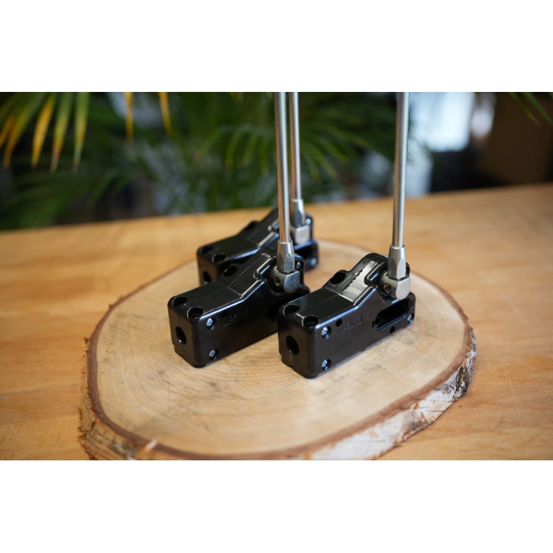 Hebel zur Steuerung eines einzelnen Abschnitts eines Hydraulikverteilers über Kabel