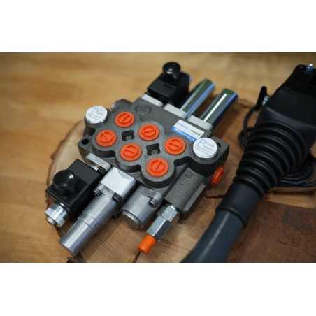 Hydraulikventil 3 Funktionen, 40 l/min (11 GMP), Monoblock 2p40 mit einer Schwimmfunktion + 3. elektrische Funktion + Joystick