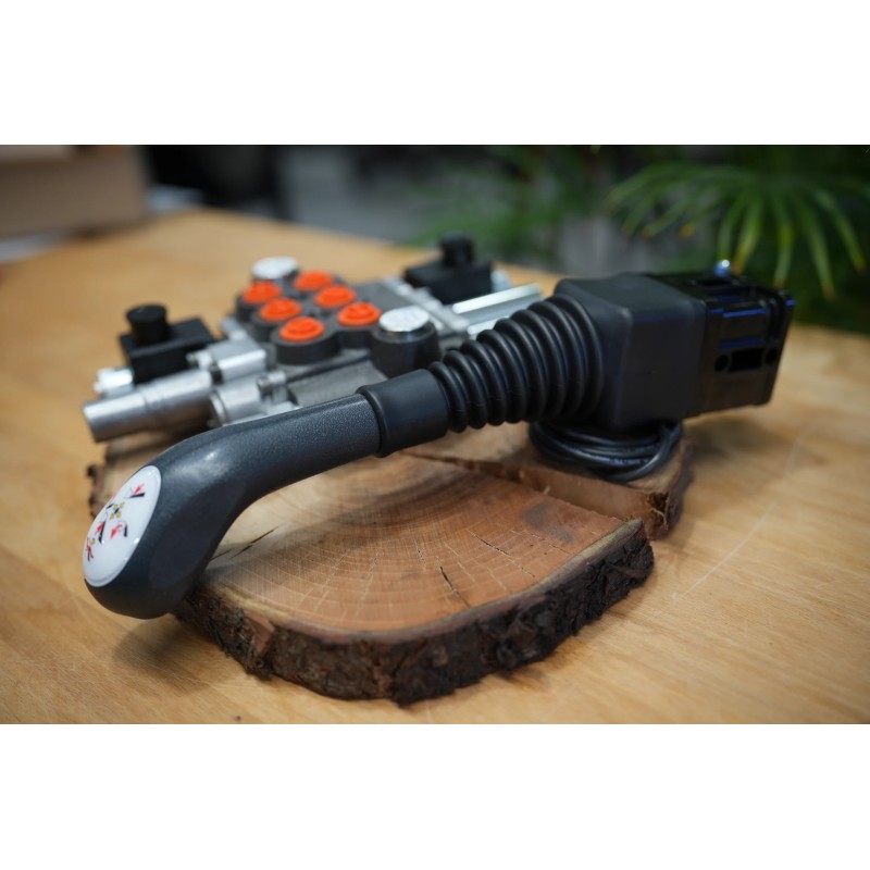 Hydraulikventil 3 Funktionen, 40 l/min (11 GMP), Monoblock 2p40 mit einer Schwimmfunktion + 3. elektrische Funktion + Joystick