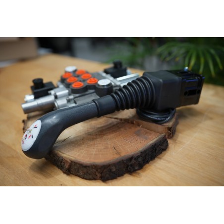 Hydraulikventil 3 Funktionen, 40 l/min (11 GMP), Monoblock 2p40 mit einer Schwimmfunktion + 3. elektrische Funktion + Joystick