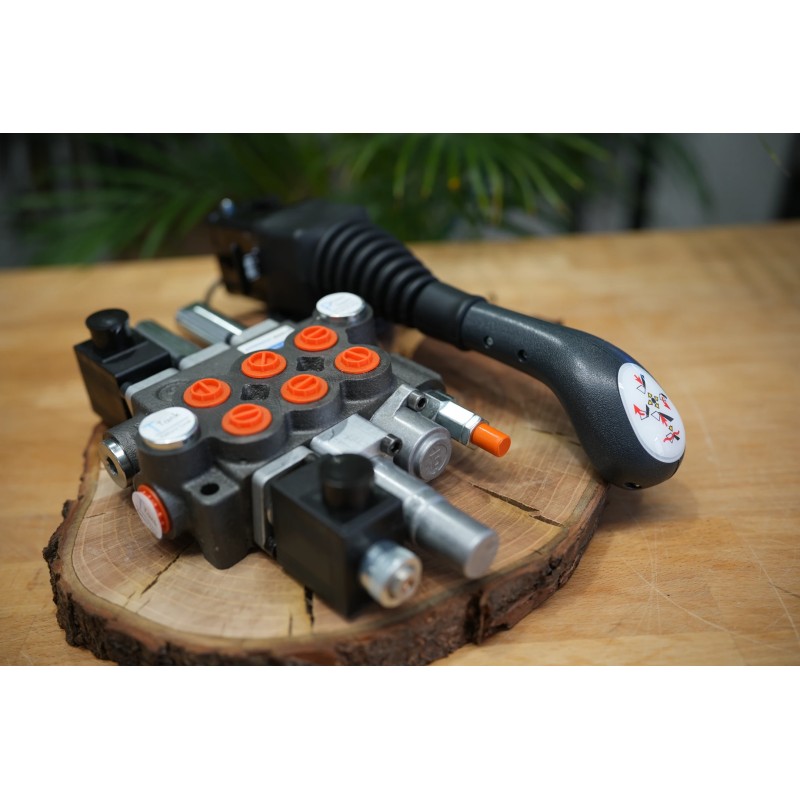 Hydraulikventil 3 Funktionen, 40 l/min (11 GMP), Monoblock 2p40 mit einer Schwimmfunktion + 3. elektrische Funktion + Joystick