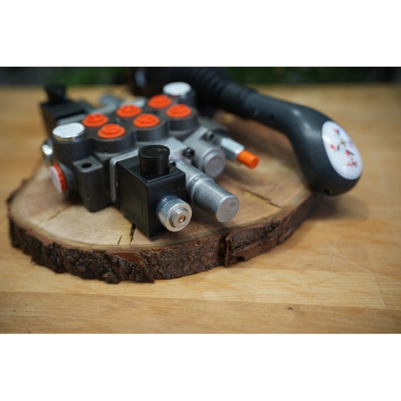 Hydraulikventil 3 Funktionen, 40 l/min (11 GMP), Monoblock 2p40 mit einer Schwimmfunktion + 3. elektrische Funktion + Joystick