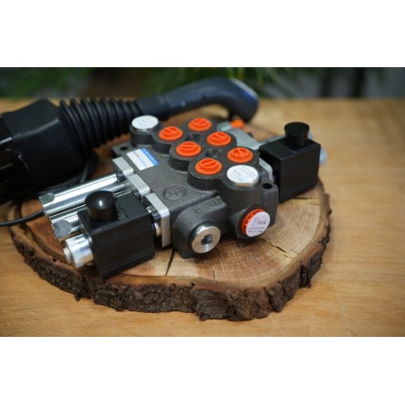 Hydraulikventil 3 Funktionen, 40 l/min (11 GMP), Monoblock 2p40 mit einer Schwimmfunktion + 3. elektrische Funktion + Joystick