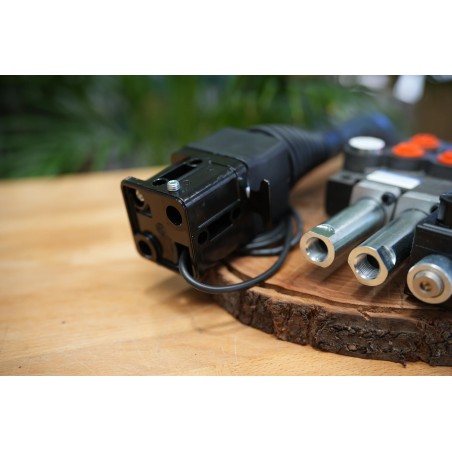 Hydraulikventil 3 Funktionen, 40 l/min (11 GMP), Monoblock 2p40 mit einer Schwimmfunktion + 3. elektrische Funktion + Joystick