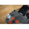 Ein 6-Wege-Ventil mit einem Durchfluss von 80 lm/min, ausgestattet mit zwei Hebeln und zwei Joysticks