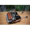 Ein 6-Wege-Ventil mit einem Durchfluss von 80 lm/min, ausgestattet mit zwei Hebeln und zwei Joysticks
