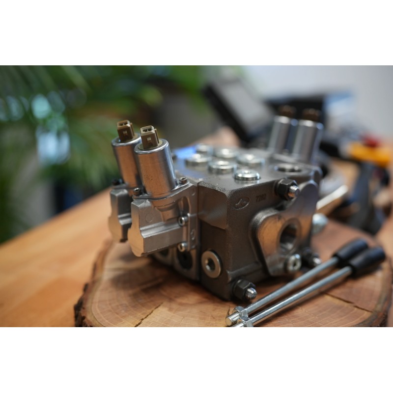 Proportionaler drahtloser Fire Salamander Steuergerät mit Touch-Display, zusätzliches kabelgebundenes Bedienfeld mit Joystick un